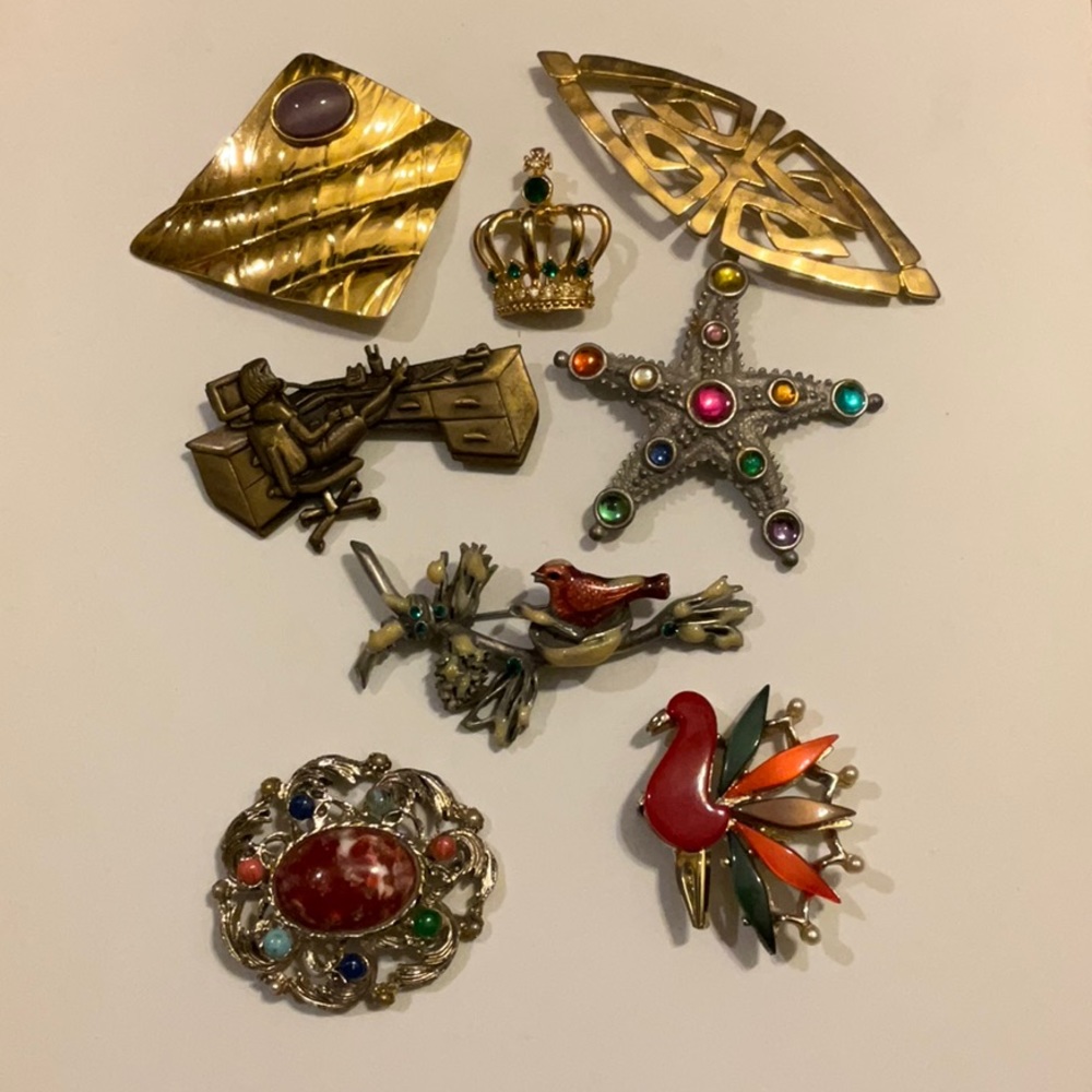 8 Vintage Brooches Pins